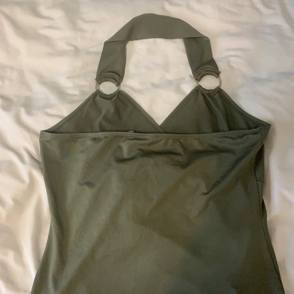 Green « backless » cami - Picture 3 of 5